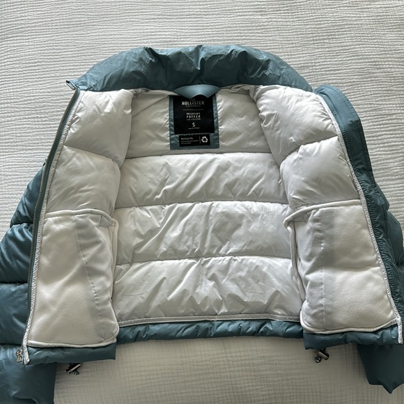 Hollister mini puffer baby blue size S excellent condition - Picture 4 of 8